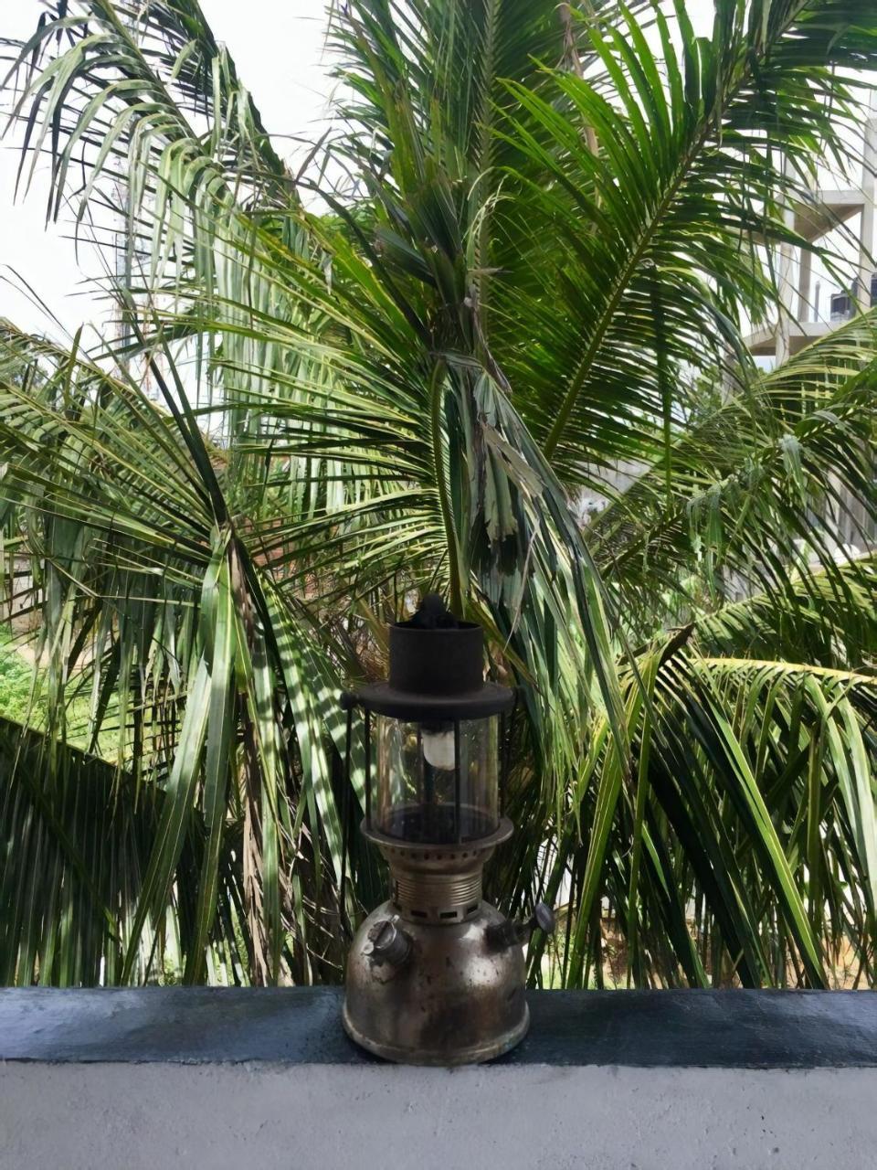 Layback Boutique Surf & Yoga Camp Sri Lanka Albergue Weligama Exterior foto