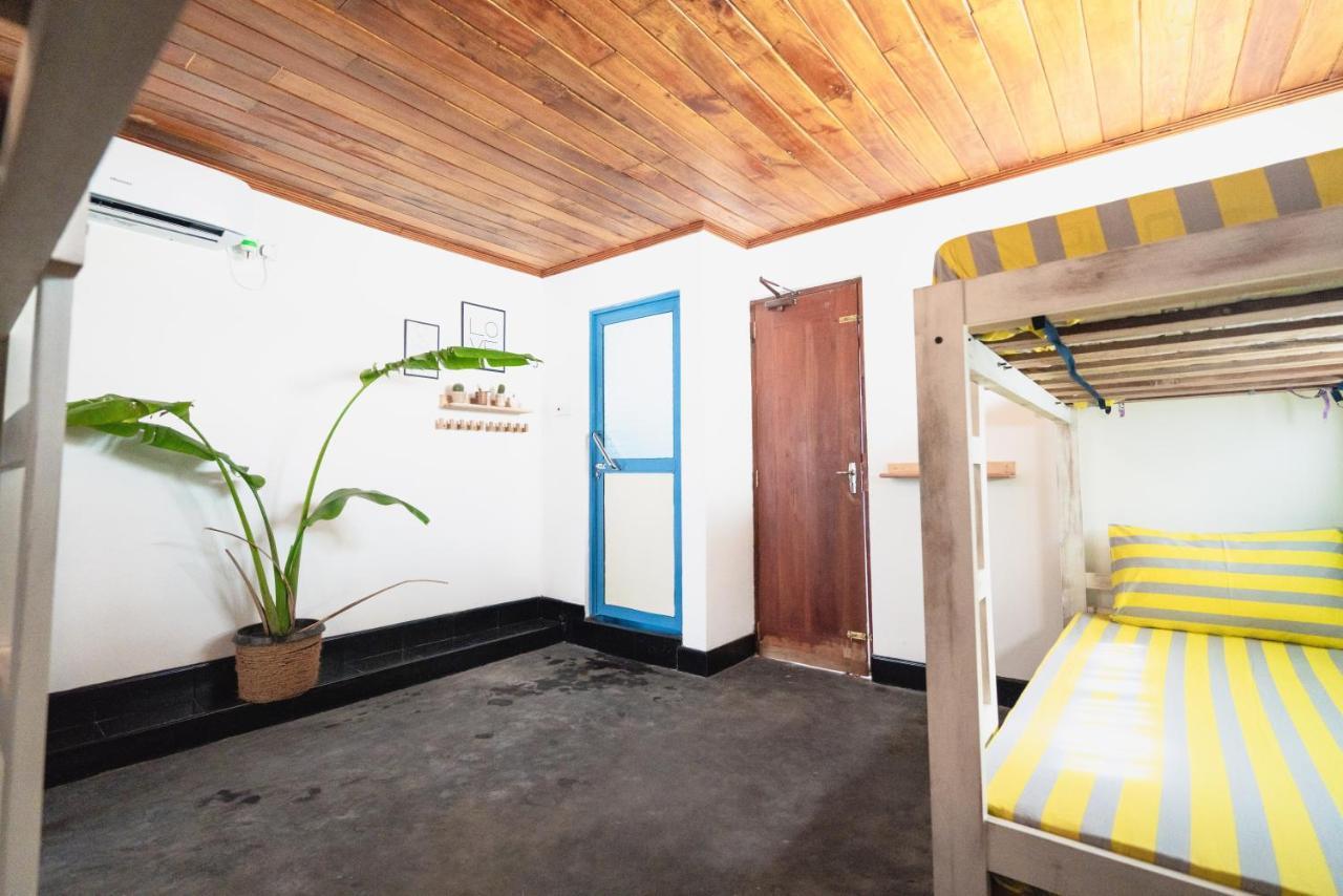 Layback Boutique Surf & Yoga Camp Sri Lanka Albergue Weligama Exterior foto