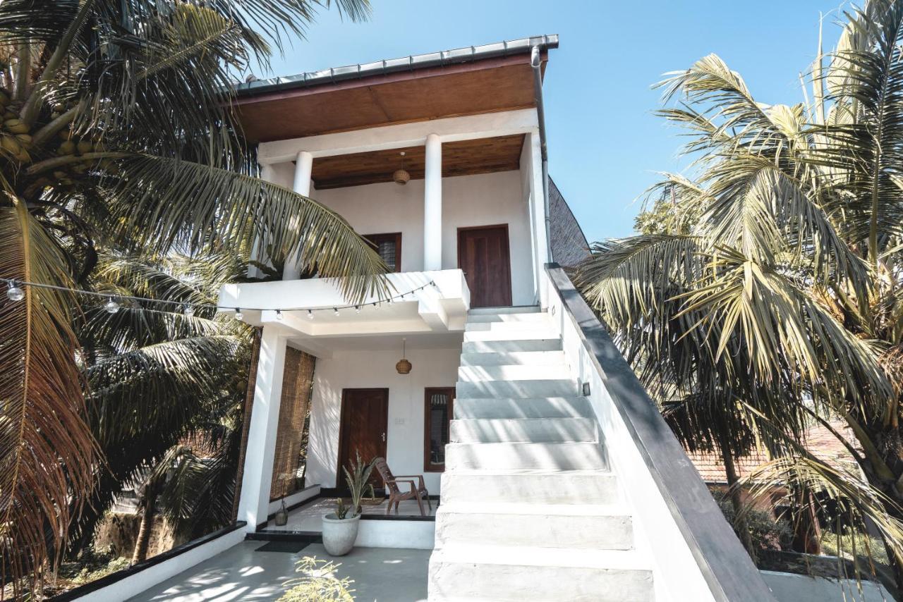 Layback Boutique Surf & Yoga Camp Sri Lanka Albergue Weligama Exterior foto