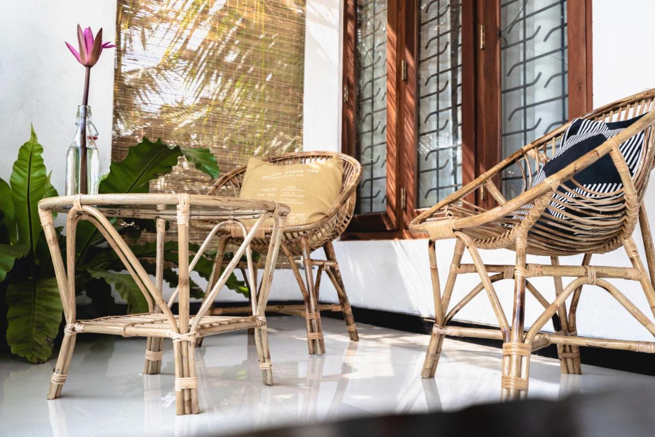 Layback Boutique Surf & Yoga Camp Sri Lanka Albergue Weligama Exterior foto