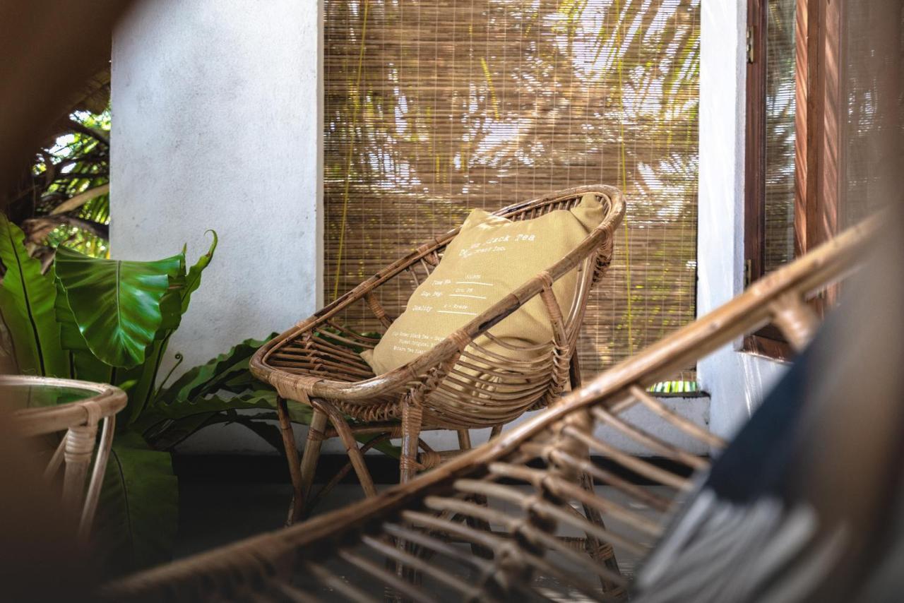 Layback Boutique Surf & Yoga Camp Sri Lanka Albergue Weligama Exterior foto